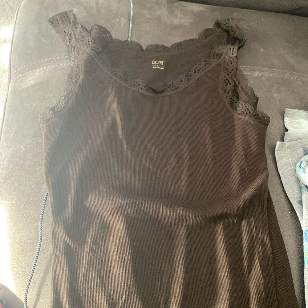 Apt 9 brown tank top, size large with lace around the armpits and neckline - Picture 1 of 2